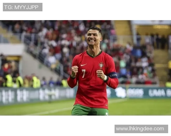 足球明星C罗在赛场上的精彩表现与传奇时刻回顾