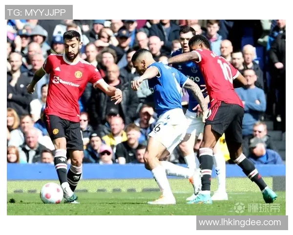 成都足球队状态引发热议球迷对球队表现分歧明显