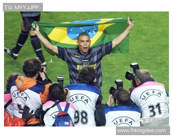 足球巨星转会盛宴精彩瞬间回顾与分析 足球巨星转会盛宴精彩瞬间回顾与分析