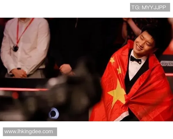 众多退役足球明星重返赛场展现风采引发球迷热议与期待