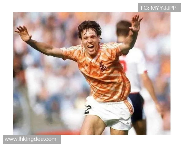 昔日足球巨星的辉煌岁月与精彩瞬间回顾 昔日足球巨星的辉煌岁月与精彩瞬间回顾