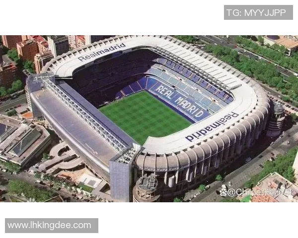 足球明星光头侠的传奇故事与球场背后的奋斗历程