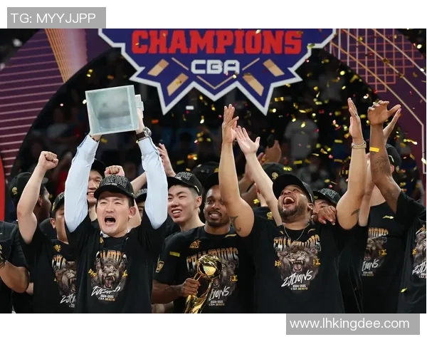 杭州篮球队在总决赛积分榜上以58分稳居第一名展现强大实力