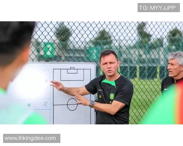 足球明星遭遇恶搞大作战笑料不断引发球迷热议与欢笑 足球明星遭遇恶搞大作战笑料不断引发球迷热议与欢笑